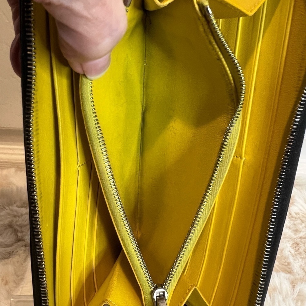 CELINE ZIP AROUND WALLET - Picture 8 of 15